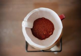 커피 찌꺼기로 콘크리트 강도 30%↑, 천연 모래 대용으로 활용