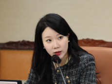 서울 학교 운동장 5년 동안 4,500평 줄어들었다, 채수지 시의원