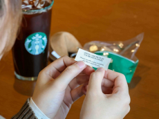 스타벅스, 새해 첫날 이벤트 풍성...포춘 쿠키 파우치 키링부터 무료 음료 증정까지